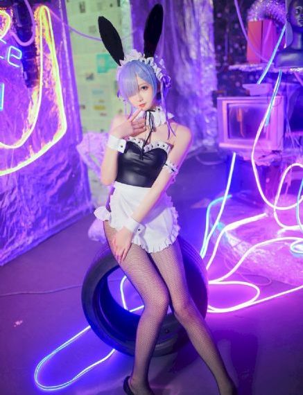 欧美aa风女t恤_免费高清观看